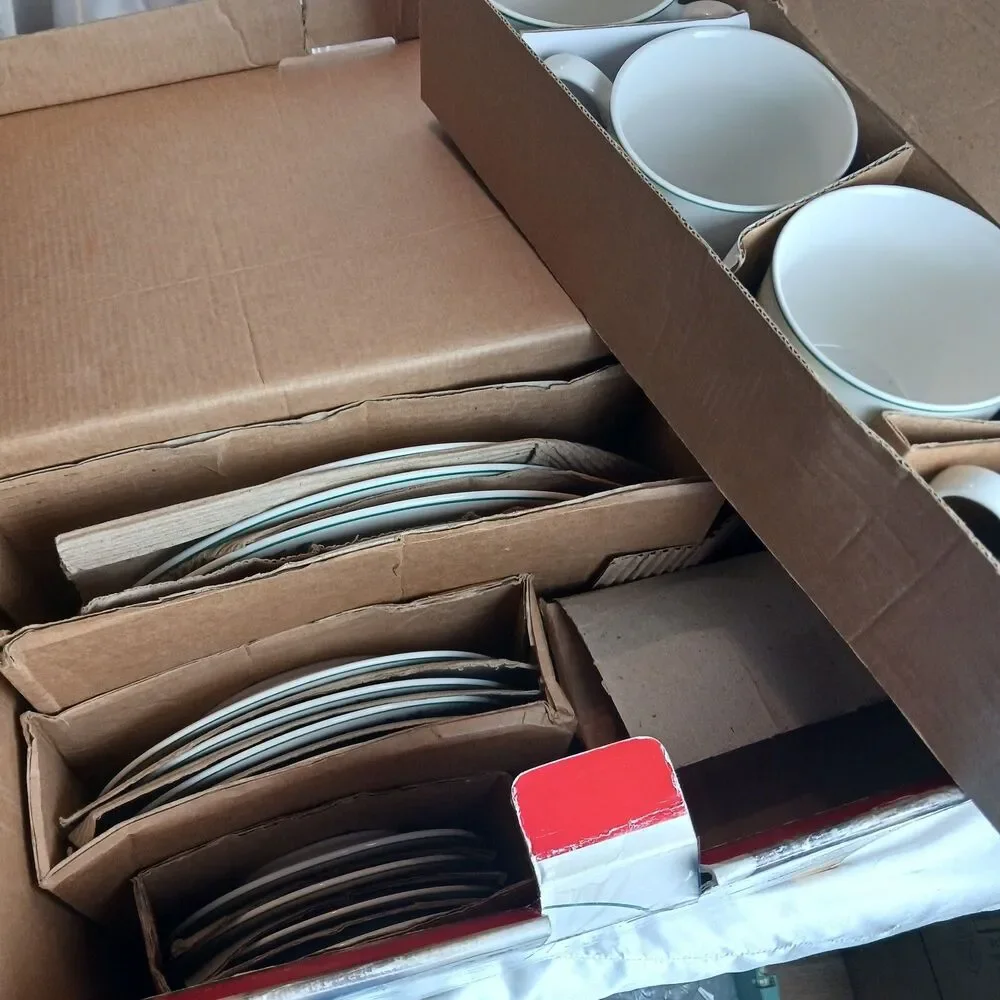 VINTAGE WHIMSICAL CHRISTMAS BY SALEM DINNER SET FOR 4 (20 PIECES TOTAL)